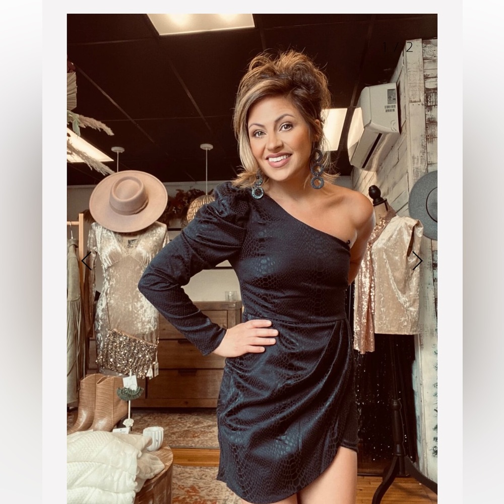 Black one sleeve party dress